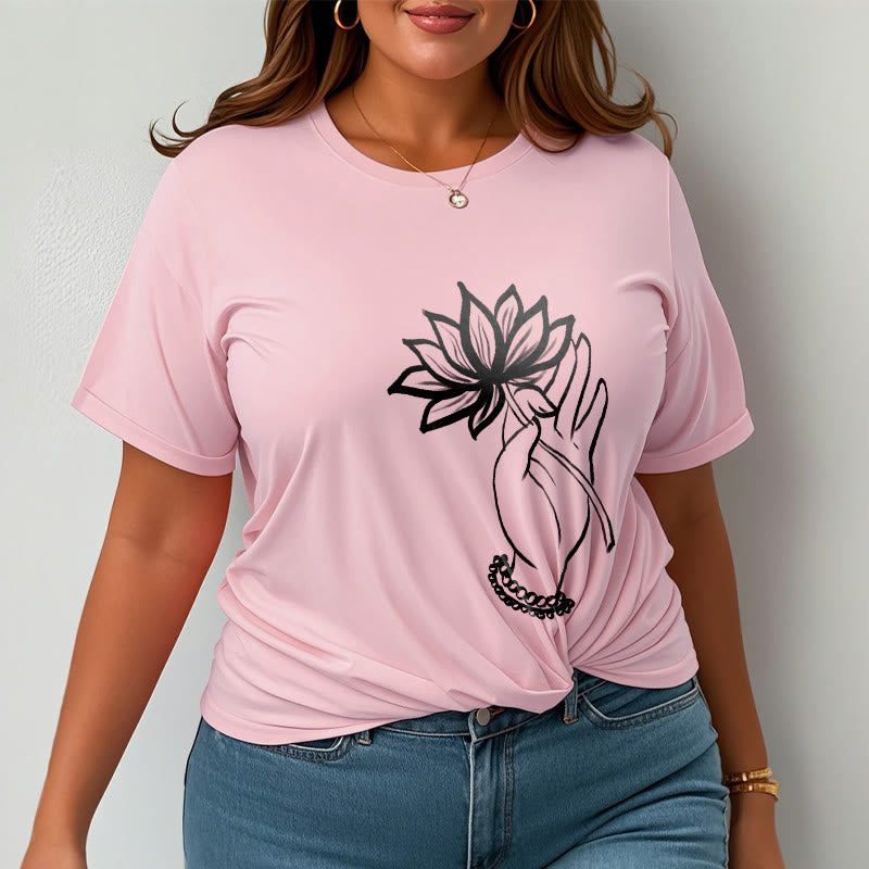 Maglietta casual in cotone con motivo a fiori di loto e mano che regge Buddha Stones - image 14