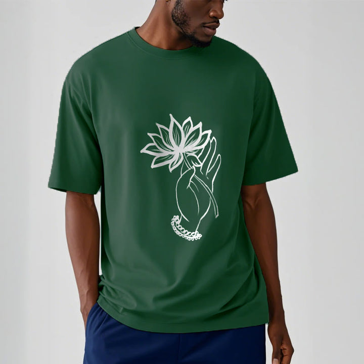 Maglietta casual in cotone con motivo a fiori di loto e mano che regge Buddha Stones - image 12