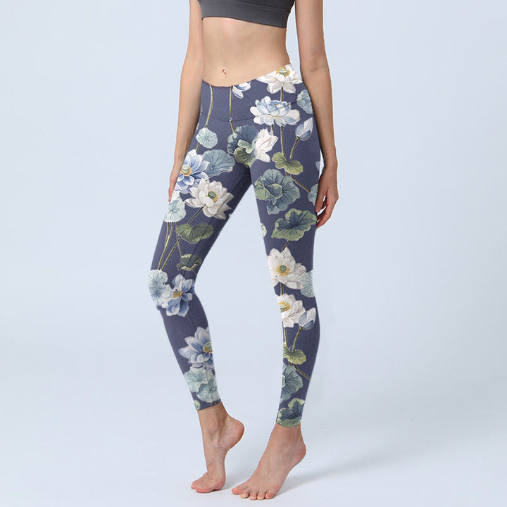 Leggings da palestra con stampa a olio di fiori di loto blu e bianchi Buddha Stones, pantaloni da yoga da donna - SteelBlue - US18, UK/AU22, EU50 (4XL) - image 1