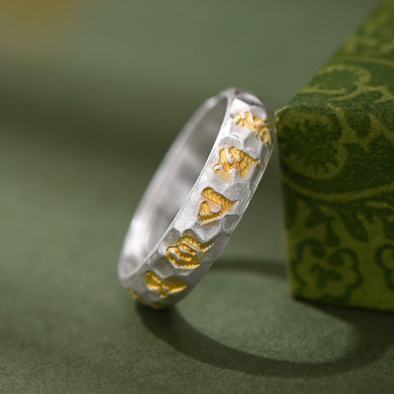 Anello dell'equilibrio Om Mani Padme Hum con motivo a martello in argento sterling 999 Buddha Stones - image 1