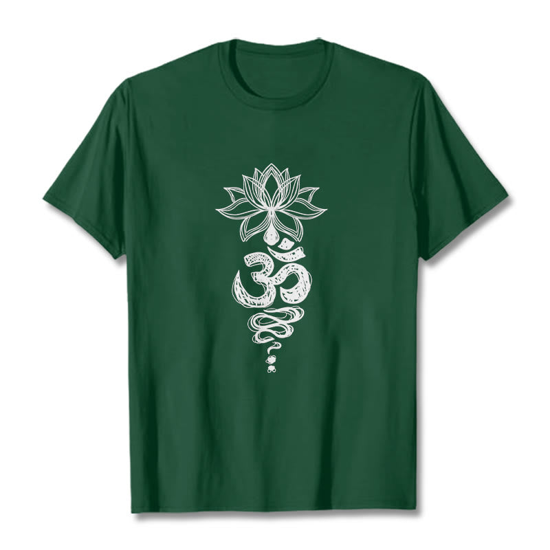 Buddha Stones Maglietta in cotone con motivo a fiore di loto in sanscrito Om - Verde foresta - 2XL - image 1