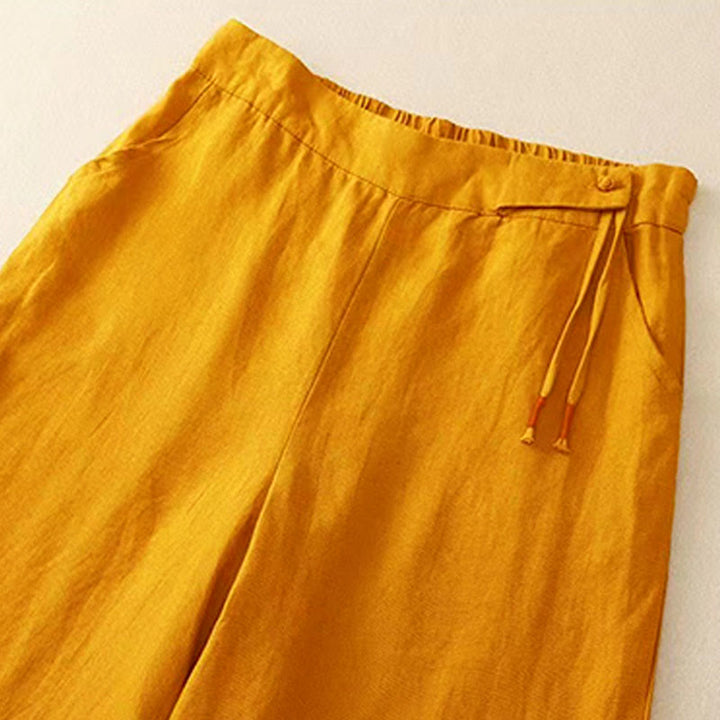 Pantaloni capri da donna a gamba larga con un bottone e tasche, tinta unita, con stampa Buddha Stones . - image 1
