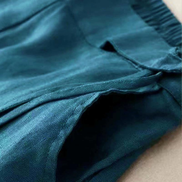 Pantaloni capri da donna a gamba larga con un bottone e tasche, tinta unita, con stampa Buddha Stones . - image 23