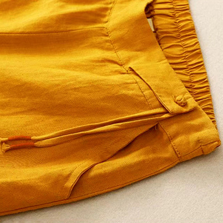 Pantaloni capri da donna a gamba larga con un bottone e tasche, tinta unita, con stampa Buddha Stones . - image 3