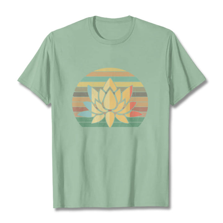 Maglietta casual in cotone con motivo a fiori di loto e sfondo a righe retrò Buddha Stones - Verde pallido - 2XL - image 15