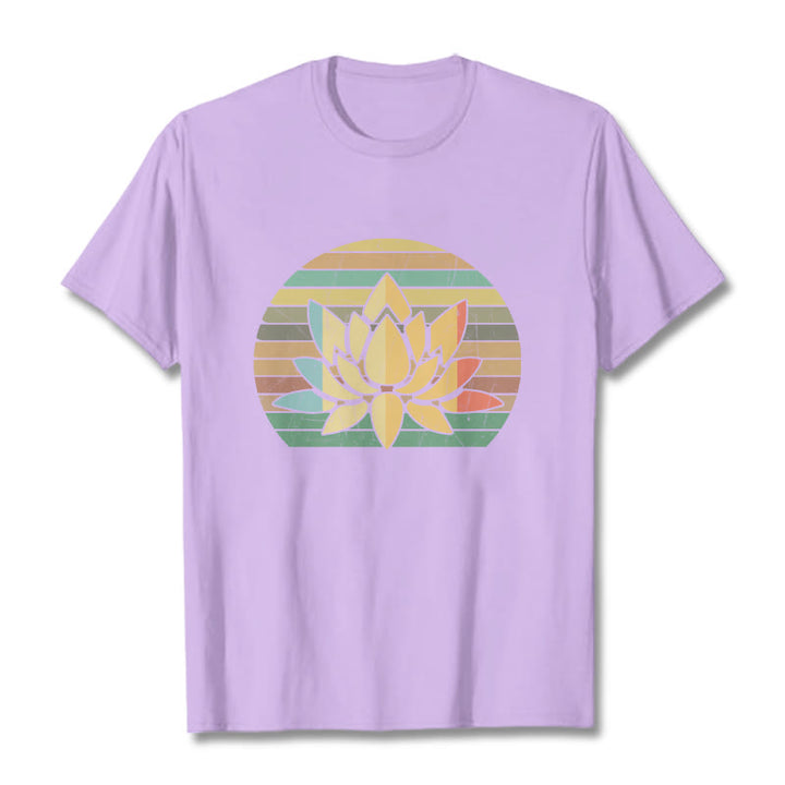Maglietta casual in cotone con motivo a fiori di loto e sfondo a righe retrò Buddha Stones - Prugna - 2XL - image 17