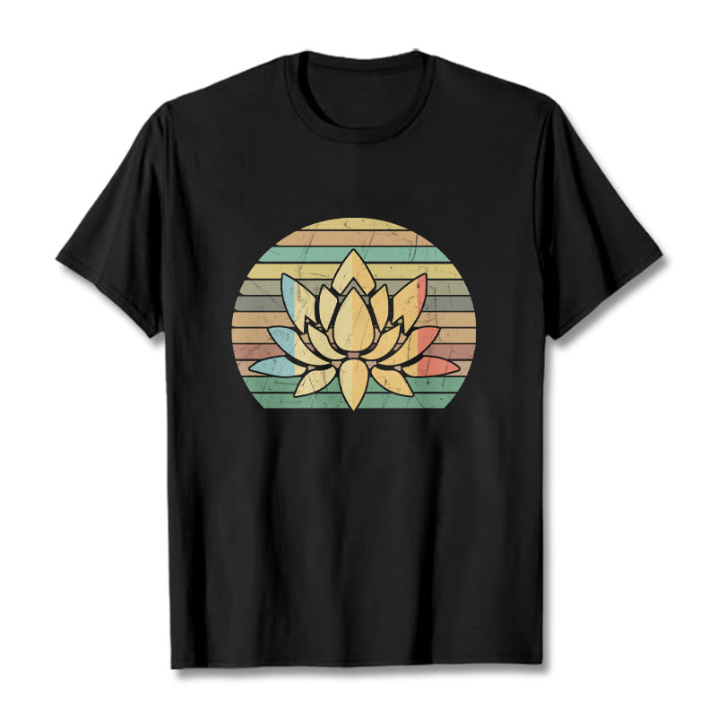 Maglietta casual in cotone con motivo a fiori di loto e sfondo a righe retrò Buddha Stones - Nero - 2XL - image 1