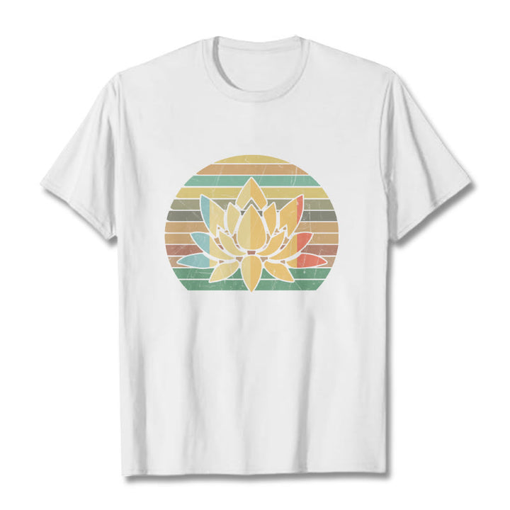 Maglietta casual in cotone con motivo a fiori di loto e sfondo a righe retrò Buddha Stones - Bianco - 2XL - image 6