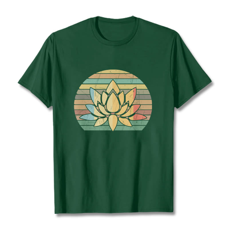 Maglietta casual in cotone con motivo a fiori di loto e sfondo a righe retrò Buddha Stones - Verde foresta - 2XL - image 11
