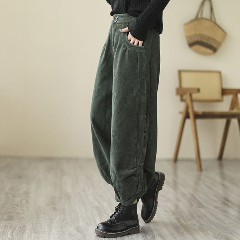 Pantaloni da donna in velluto a coste con tasche e bottoni decorativi, modello casual con Buddha Stones e apertura sulla gamba. - image 14