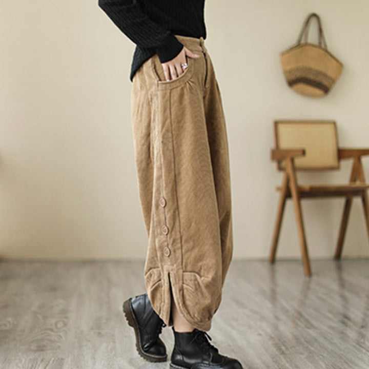 Pantaloni da donna in velluto a coste con tasche e bottoni decorativi, modello casual con Buddha Stones e apertura sulla gamba. - image 3