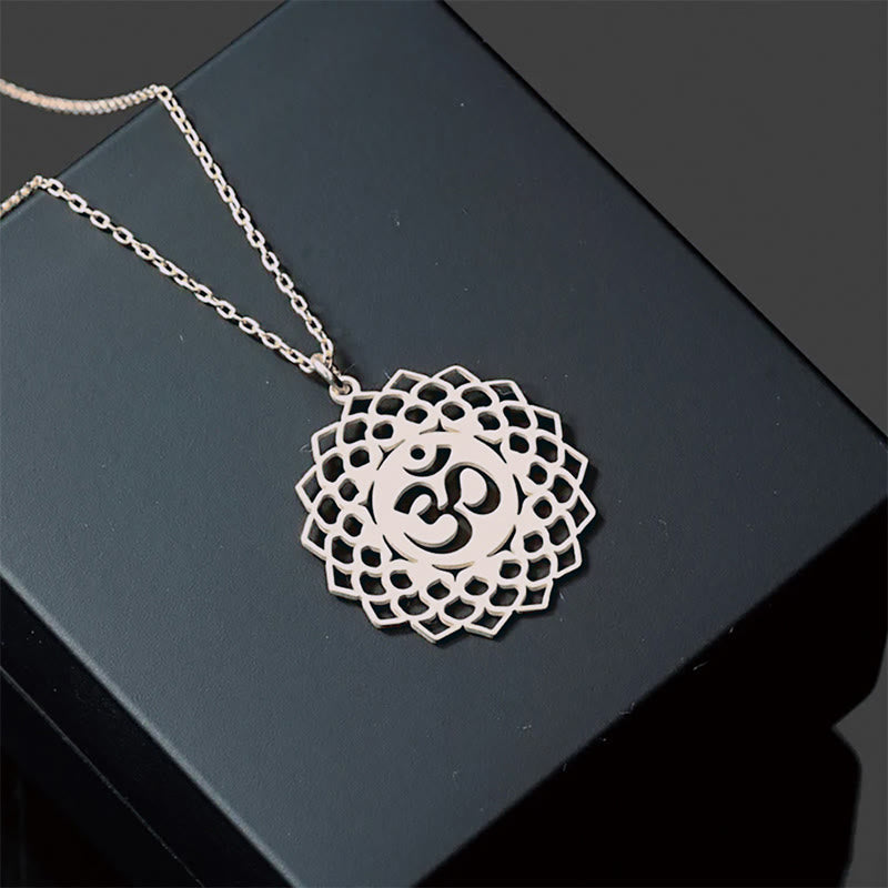 Collana con ciondolo in acciaio inossidabile con simbolo Om Buddha Stones, motivo: loto cavo - Argento - image 11