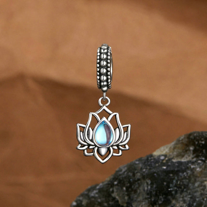 Collana con ciondolo curativo in pietra di luna con design a loto in argento sterling 925 Buddha Stones - Pietra di luna - image 1