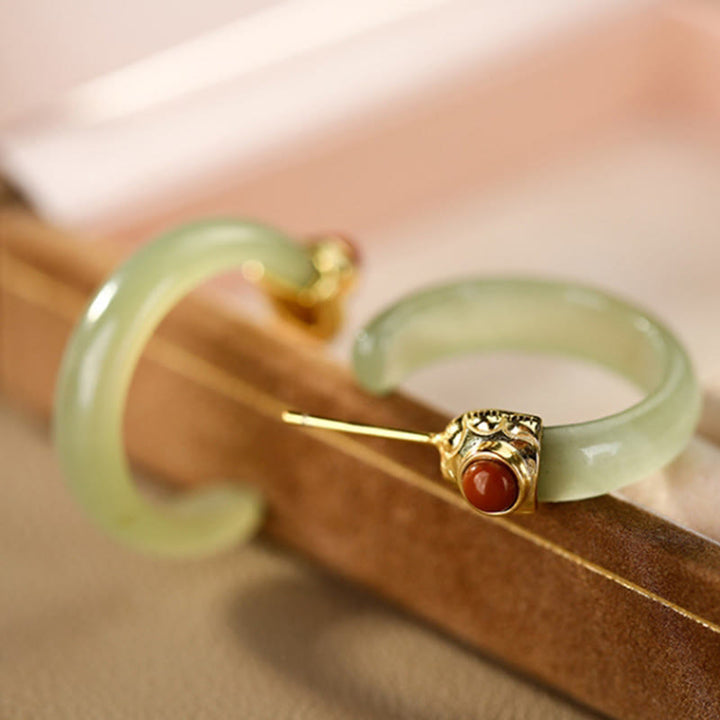 Buddha Stones Orecchini curvi in ​​argento sterling 925 con giada Hetian e motivo Prosperity - image 2