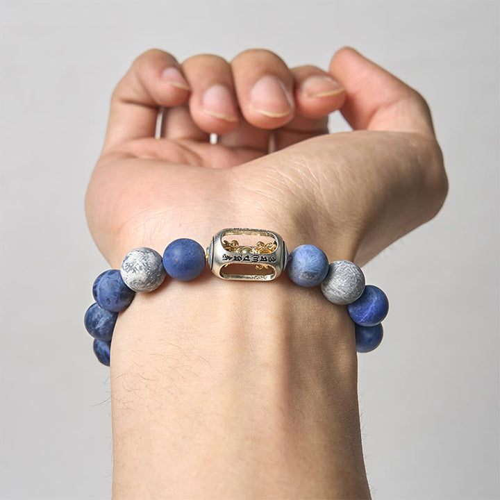 Bracciale dell'armonia Om Mani Padme Hum in pietra naturale di sodalite grigia di Buddha Stones - image 3