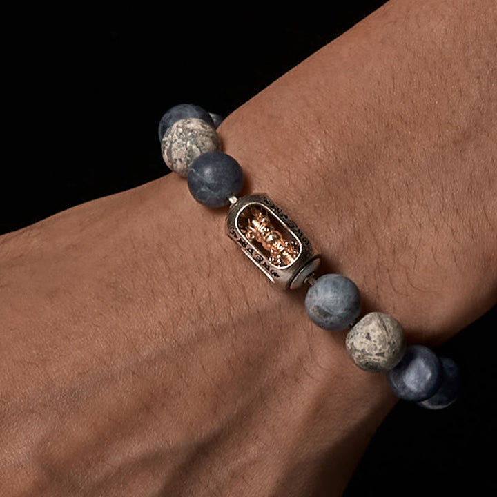 Bracciale dell'armonia Om Mani Padme Hum in pietra naturale di sodalite grigia di Buddha Stones - image 2