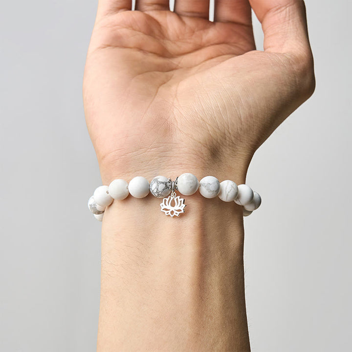 Bracciale Buddha Stones in argento sterling 925 con motivo a loto e turchese bianco naturale, simbolo della ricchezza - image 14