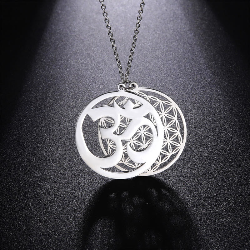 Collana con ciondolo in acciaio inossidabile con simbolo Om e design a forma di fiore cavo Buddha Stones - Argento - image 0