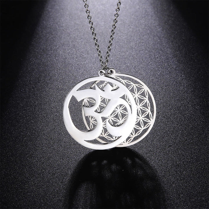 Collana con ciondolo in acciaio inossidabile con simbolo Om e design a forma di fiore cavo Buddha Stones - Argento - image 0