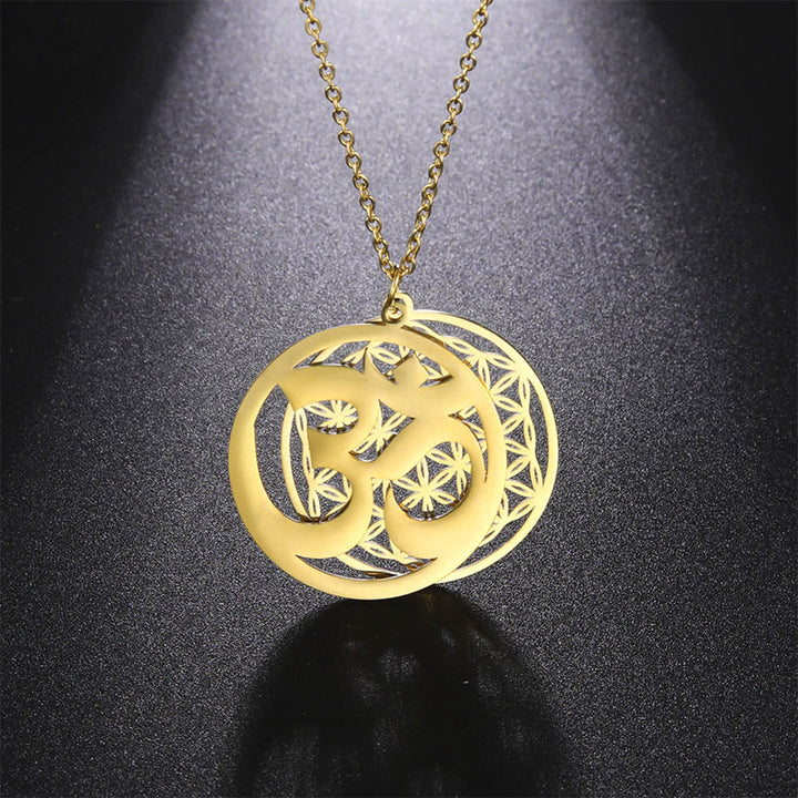 Collana con ciondolo in acciaio inossidabile con simbolo Om e design a forma di fiore cavo Buddha Stones - Oro - image 7