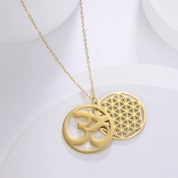 Collana con ciondolo in acciaio inossidabile con simbolo Om e design a forma di fiore cavo Buddha Stones - image 9
