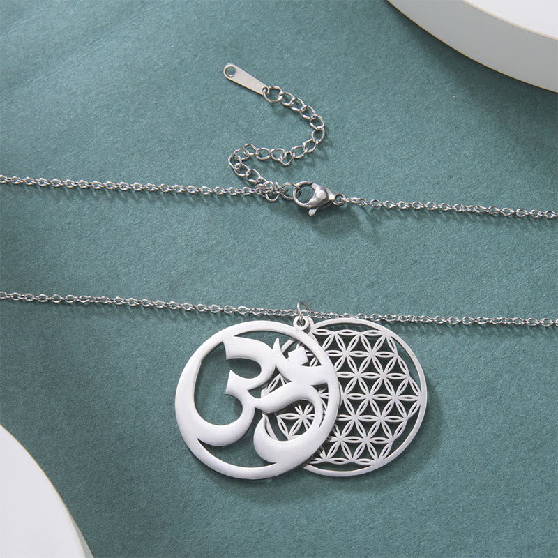 Collana con ciondolo in acciaio inossidabile con simbolo Om e design a forma di fiore cavo Buddha Stones - image 1