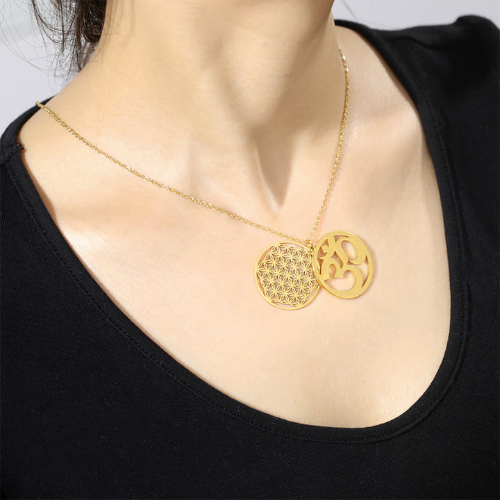 Collana con ciondolo in acciaio inossidabile con simbolo Om e design a forma di fiore cavo Buddha Stones - image 11