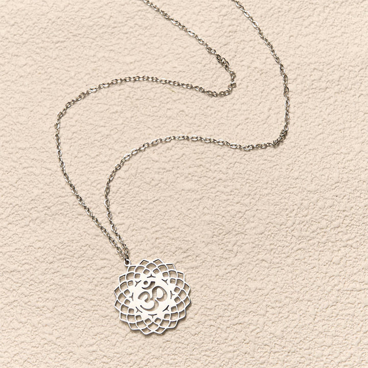 Collana con ciondolo in acciaio inossidabile con simbolo Om Buddha Stones, motivo: loto cavo - image 12