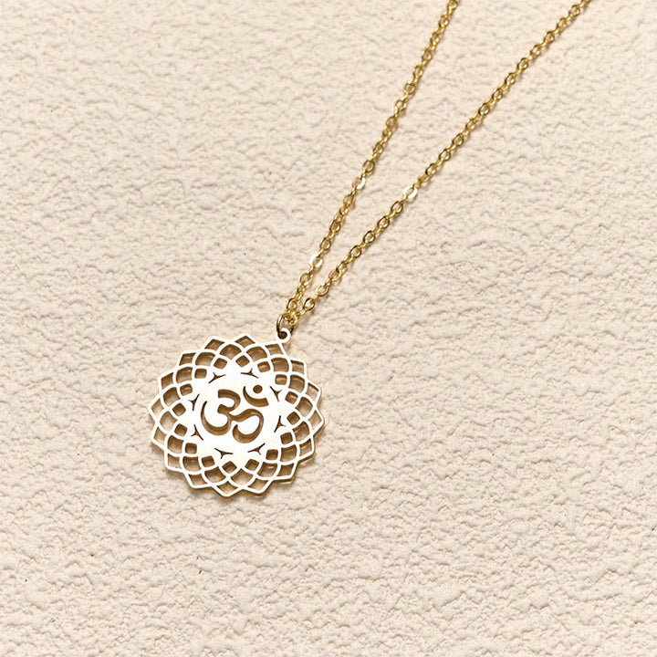 Collana con ciondolo in acciaio inossidabile con simbolo Om Buddha Stones, motivo: loto cavo - image 3