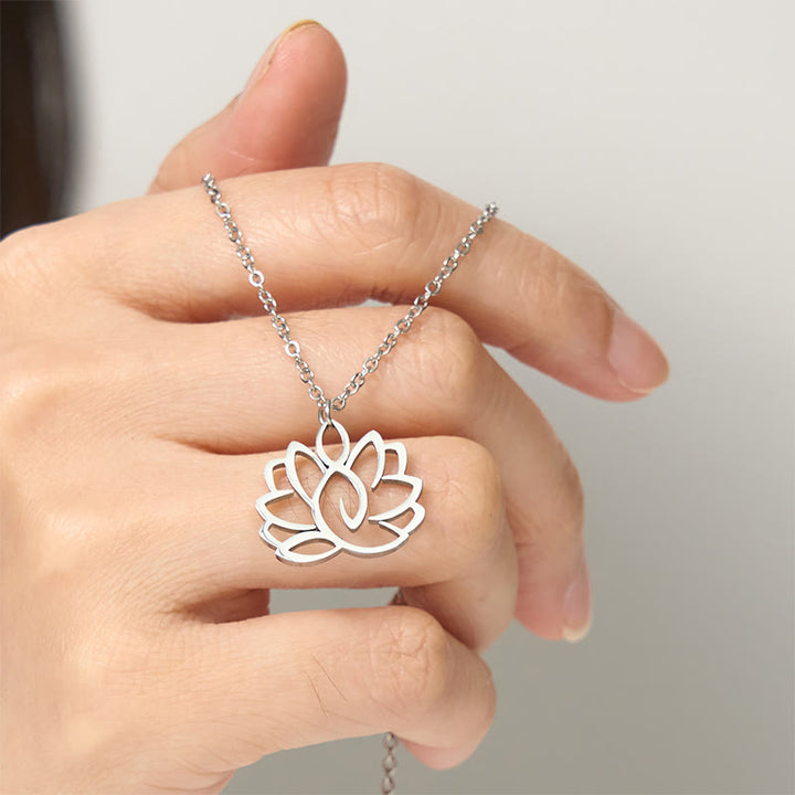 Collana con ciondolo dell'illuminazione in acciaio inossidabile con design a forma di loto cavo Buddha Stones - image 4