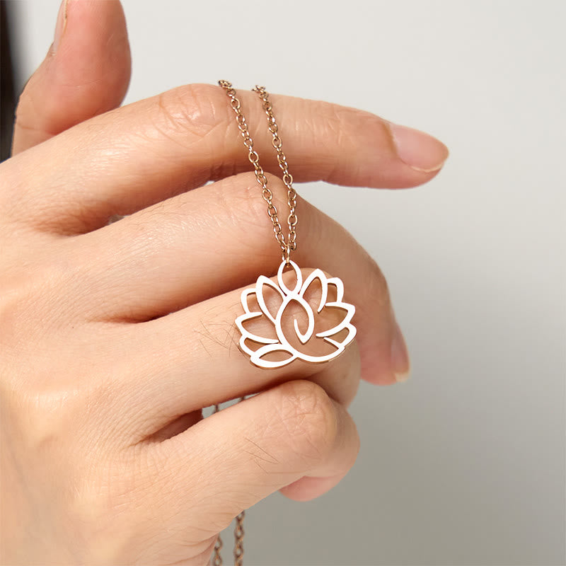 Collana con ciondolo dell'illuminazione in acciaio inossidabile con design a forma di loto cavo Buddha Stones - image 17
