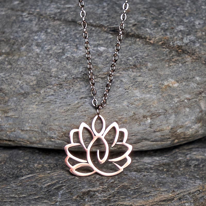 Collana con ciondolo dell'illuminazione in acciaio inossidabile con design a forma di loto cavo Buddha Stones - image 14