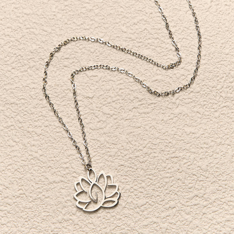 Collana con ciondolo dell'illuminazione in acciaio inossidabile con design a forma di loto cavo Buddha Stones - image 2