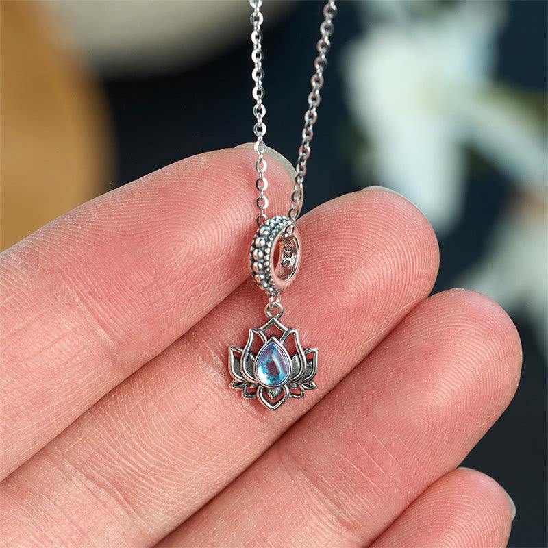 Collana con ciondolo curativo in pietra di luna con design a loto in argento sterling 925 Buddha Stones - image 3
