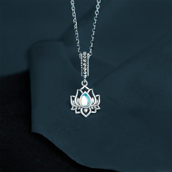 Collana con ciondolo curativo in pietra di luna con design a loto in argento sterling 925 Buddha Stones - Pietra di luna, circa 2*0,9 cm - image 0