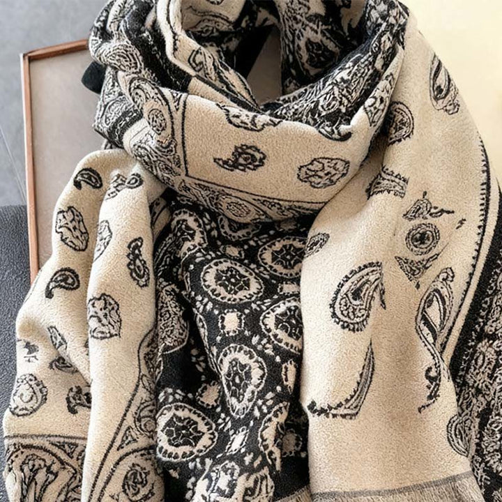 Sciarpa spessa e morbida, motivo patchwork geometrico con nappe Buddha Stones - image 9