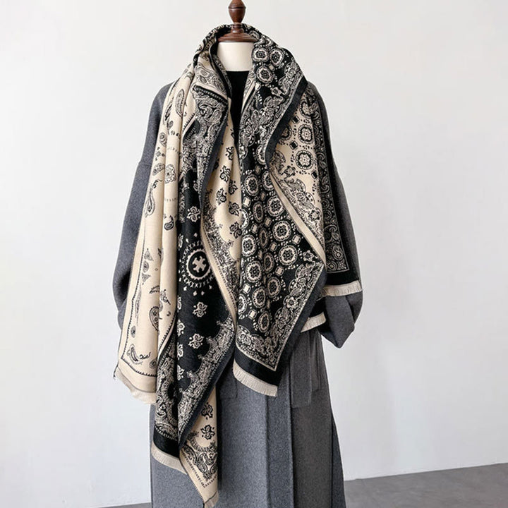 Sciarpa spessa e morbida, motivo patchwork geometrico con nappe Buddha Stones - image 8