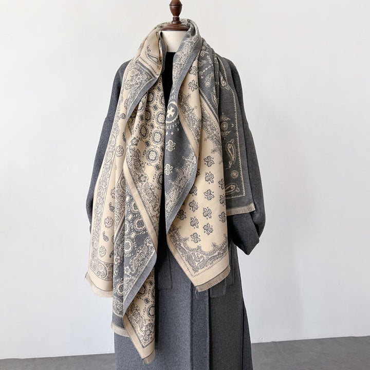 Sciarpa spessa e morbida, motivo patchwork geometrico con nappe Buddha Stones - image 4