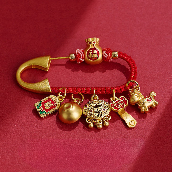 Spilla portafortuna in ottone con manico Ruyi e ciondolo con Buddha Stones dell'anno del cavallo, carattere Fu, attrae fortuna - Personaggio di Horse Peace Fu - image 0