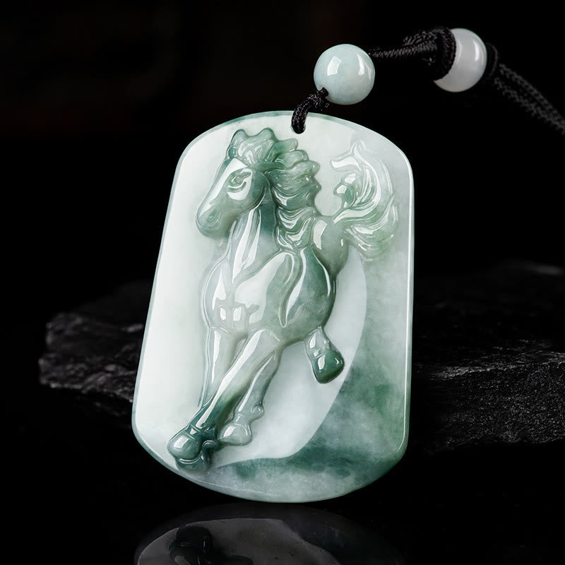 Collana con ciondolo in corda con abbondanza di giada dell'anno del cavallo Buddha Stones - image 1