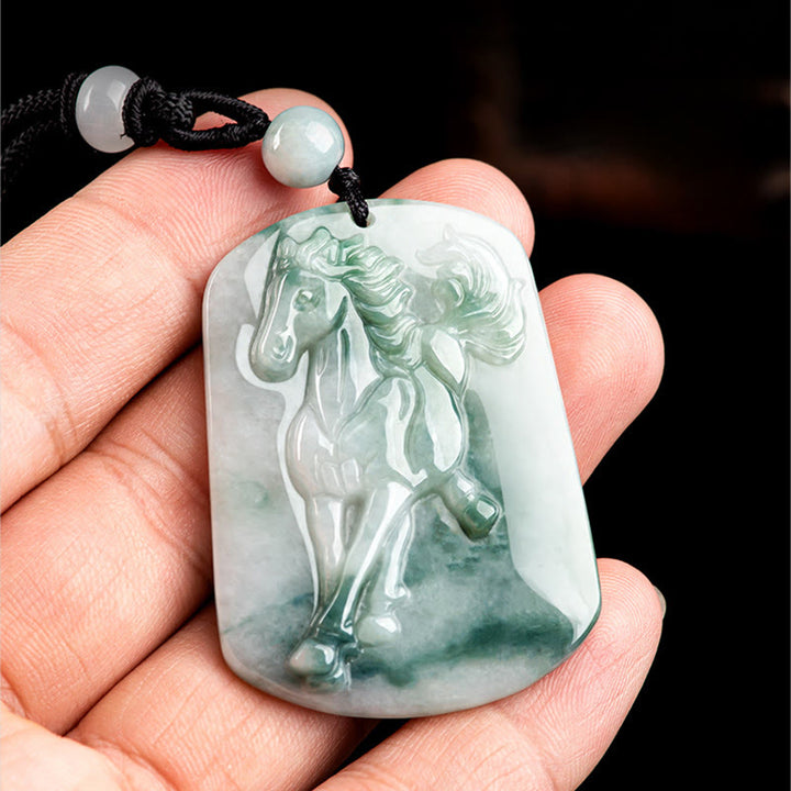 Collana con ciondolo in corda con abbondanza di giada dell'anno del cavallo Buddha Stones - image 3