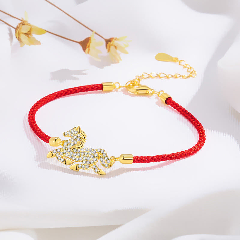 Bracciale Buddha Stones in argento sterling 925 placcato oro 18k con corda rossa, simbolo della forza dell'anno del cavallo - Cavallo (circonferenza del polso 14-18 cm) - image 0
