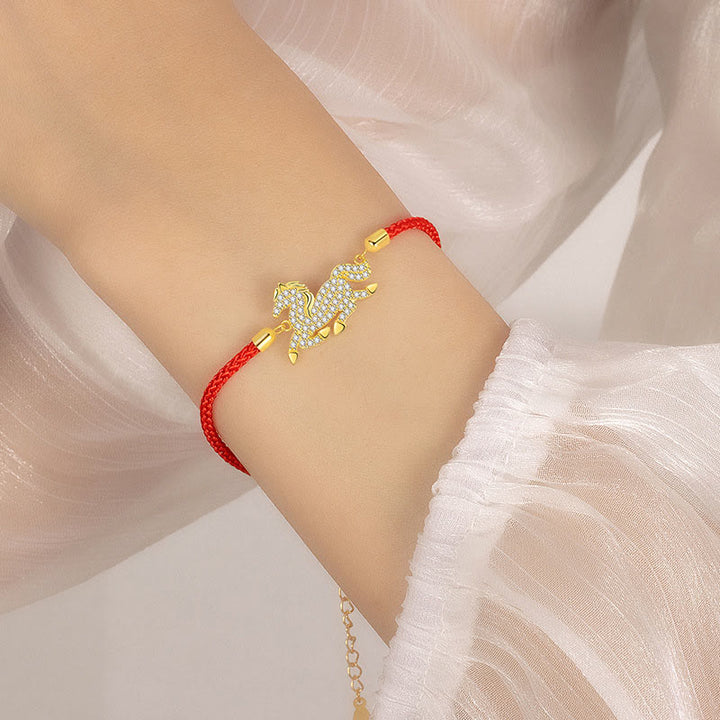 Bracciale Buddha Stones in argento sterling 925 placcato oro 18k con corda rossa, simbolo della forza dell'anno del cavallo - image 3