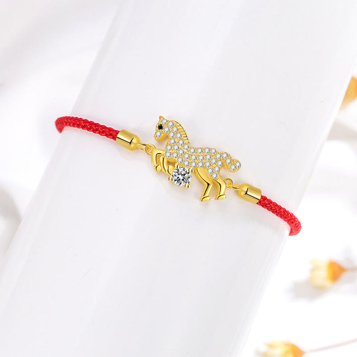 Bracciale regolabile in argento sterling 925 con cordino rosso dorato "Anno del cavallo" di Buddha Stones - image 2