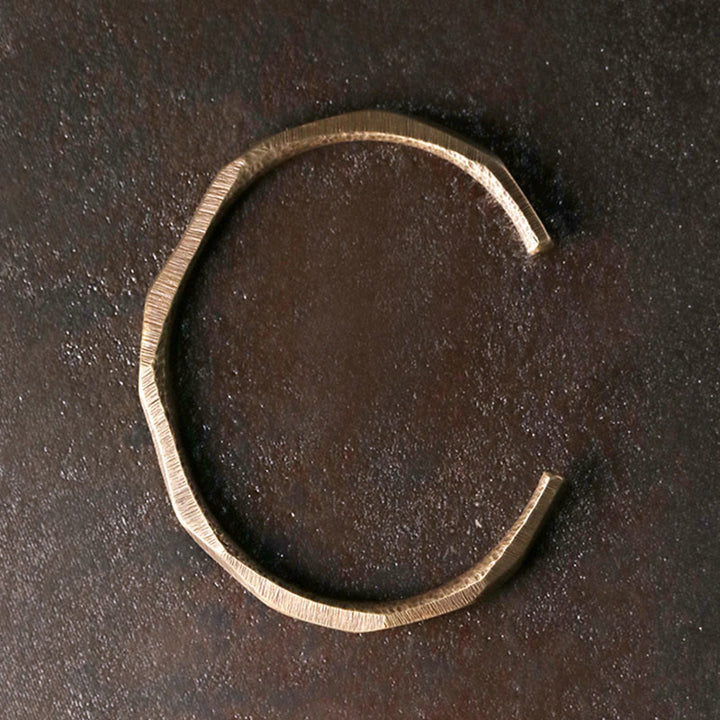 Bracciale rigido aperto per la cura di sé, in ottone e rame, lucidato a mano, con Buddha Stones - image 1