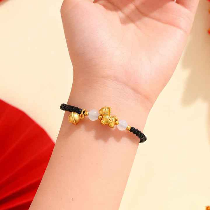 Bracciale intrecciato con agata bianca e filo rosso dell'anno del cavallo di Buddha Stones - image 12