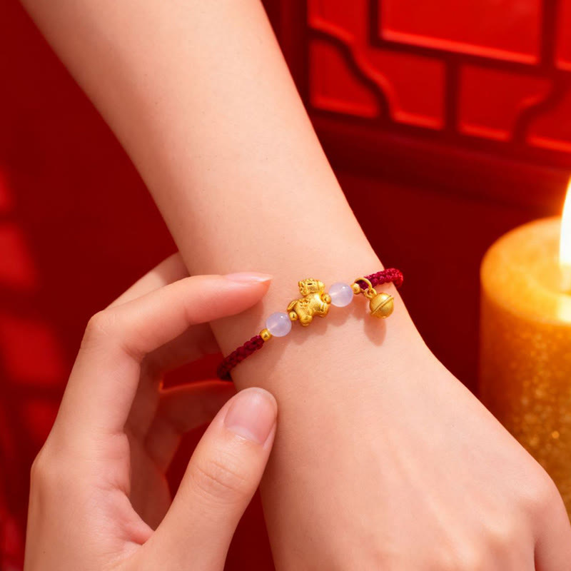 Bracciale intrecciato con agata bianca e filo rosso dell'anno del cavallo di Buddha Stones - image 4