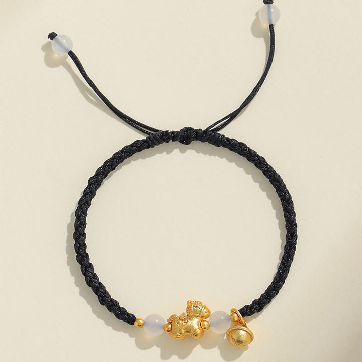 Bracciale intrecciato con agata bianca e filo rosso dell'anno del cavallo di Buddha Stones - image 9