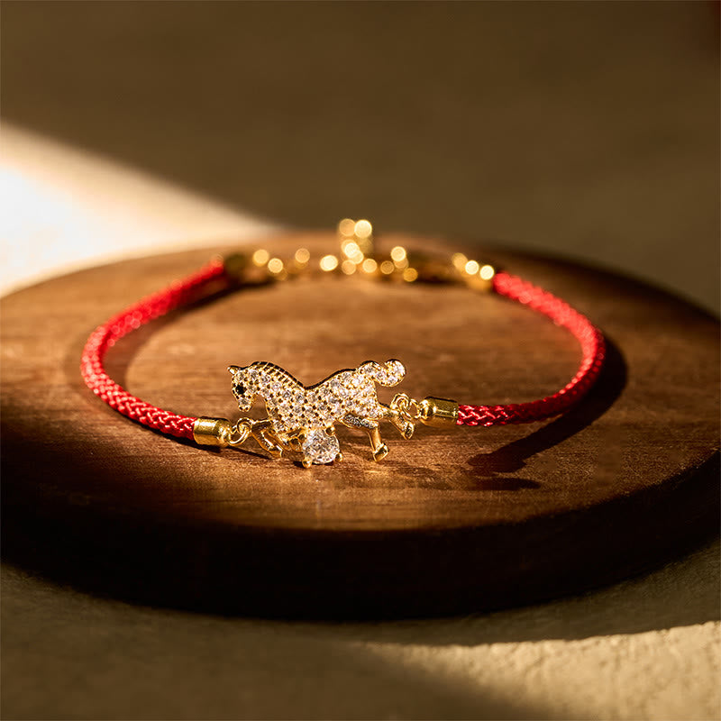 Bracciale regolabile in argento sterling 925 con cordino rosso dorato "Anno del cavallo" di Buddha Stones - Cavallo (circonferenza del polso 14-18 cm) - image 0