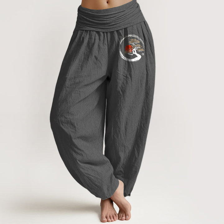 Pantaloni harem da donna in puro cotone con elastico in vita e motivo a carattere Zen Buddha Stones, albero di pino e sole rosso - Grigio tenue - US16, UK/AU20, EU48 (3XL) - image 14